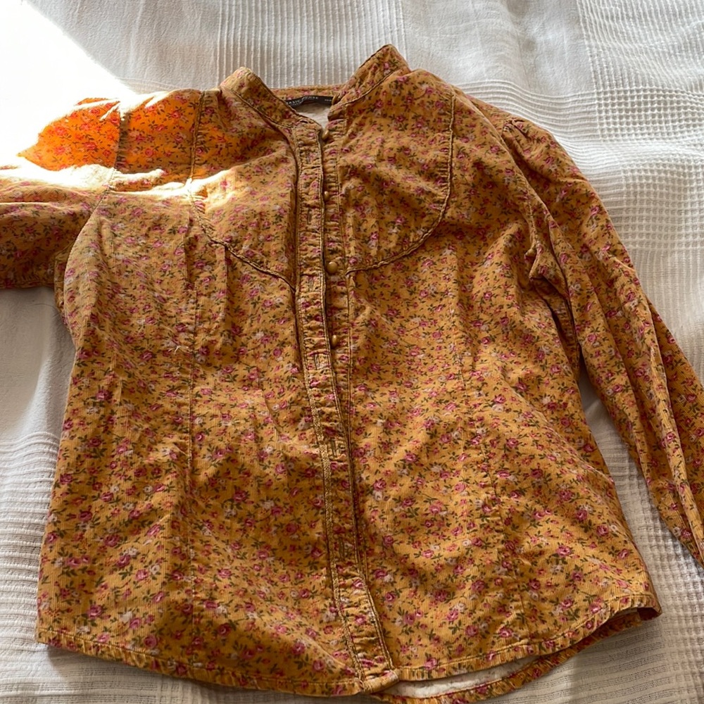 Vintage western, floral precious top. Mustard yellow with pink and white roses.